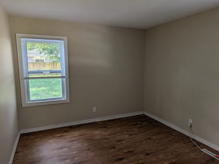 1805 Southwood Dr — Photo 11