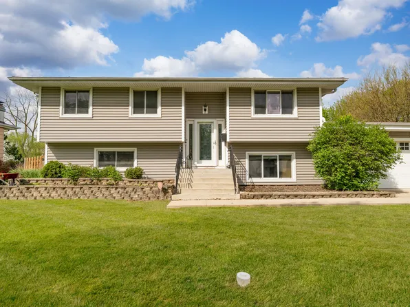 532 Cambridge Dr, Schaumburg, IL 60193