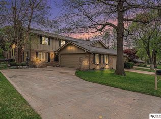 9950 Fieldcrest Dr, Omaha, NE 68114