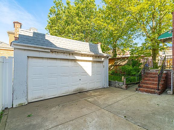 4th image of 3957 Seton Ave