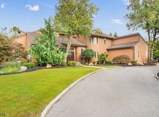 15 Annabelle Ln, Florham Park, NJ 07932