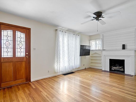4th image of 1804 N Auburn St