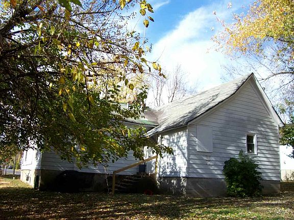 2nd image of 700 N 15th St