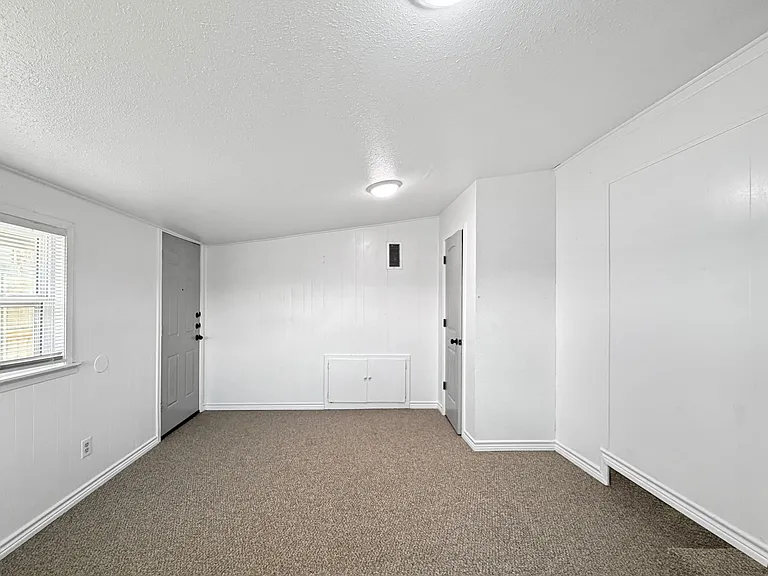 1211 Comay St — Photo 4