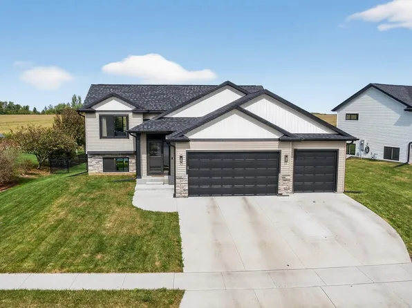 2221 Petersen Dr NW, Stewartville, MN 55976