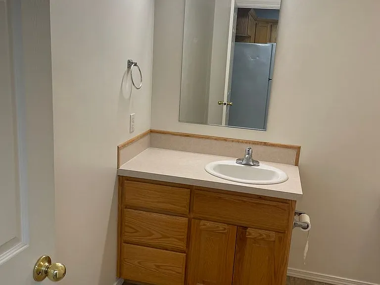 880 Anne St — Photo 7