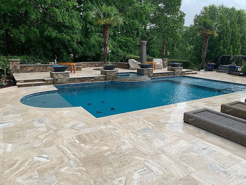 2nd image of 3612 Richwood Cir