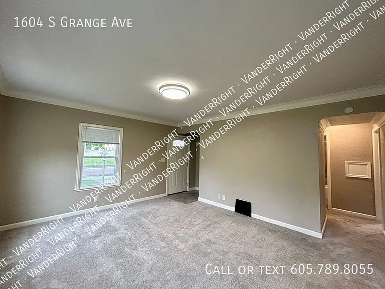 1604 S Grange Ave — Photo 22