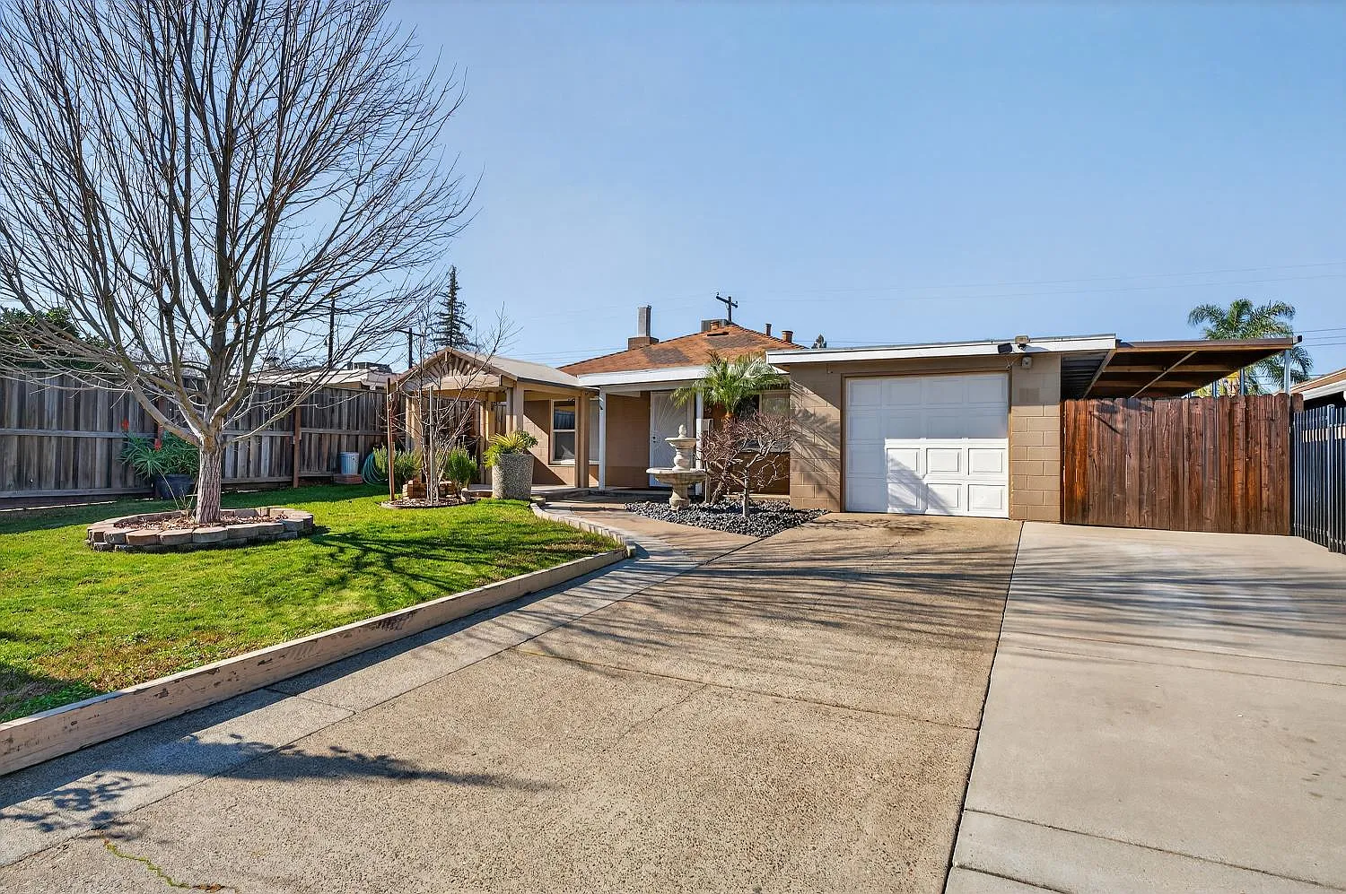 3009 Howe Ave photo 1