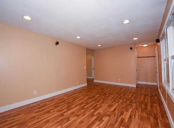 4th image of 5946 Upper 183rd St W