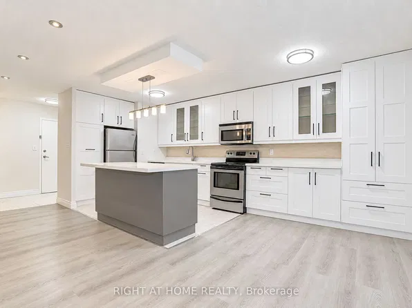 3025 The Credit Woodlands #109, Mississauga, ON L5C 2V3