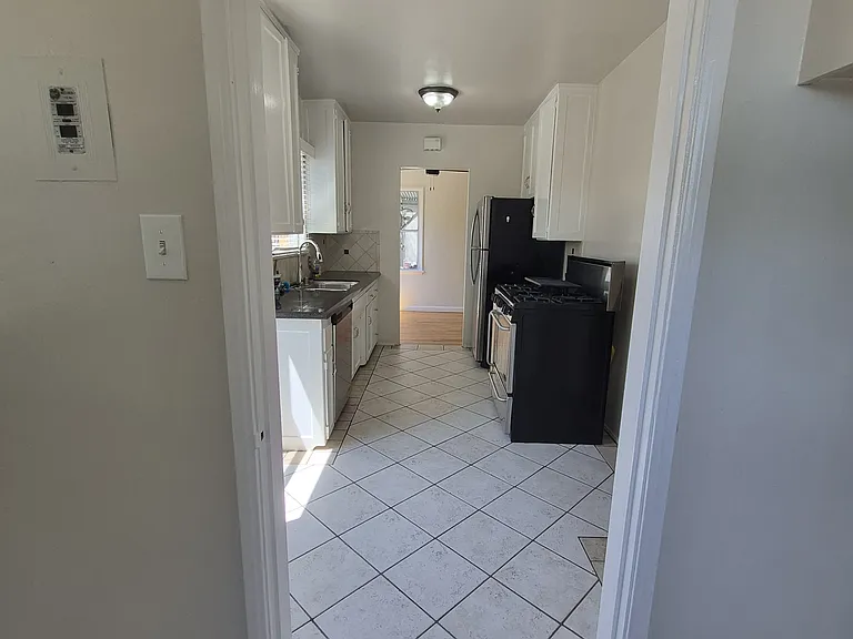 939 Mesa Ct — Photo 10