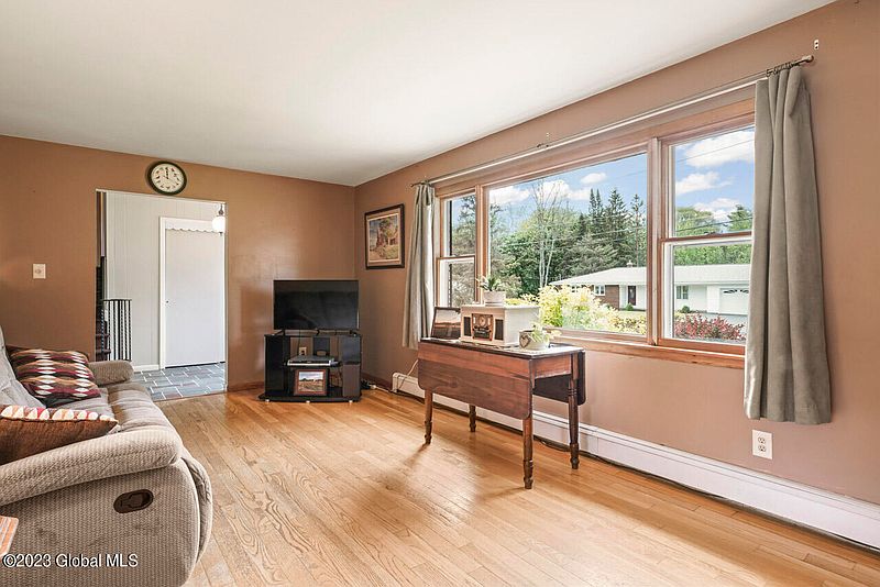 3rd image of 11 Johnson Road
