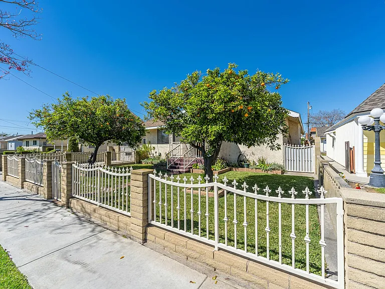 Front Yard + Privacy Gate