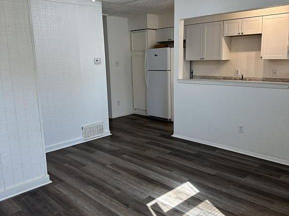 3rd image of 5314 Humbert Ave