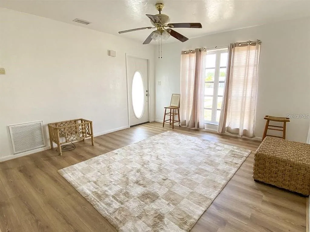 3 bed, 1.0 bath, 1253 sqft, $1,800 — Photo 4