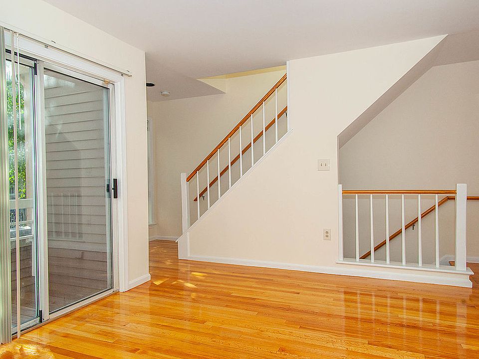 Dining room & stairs to 2nd floor