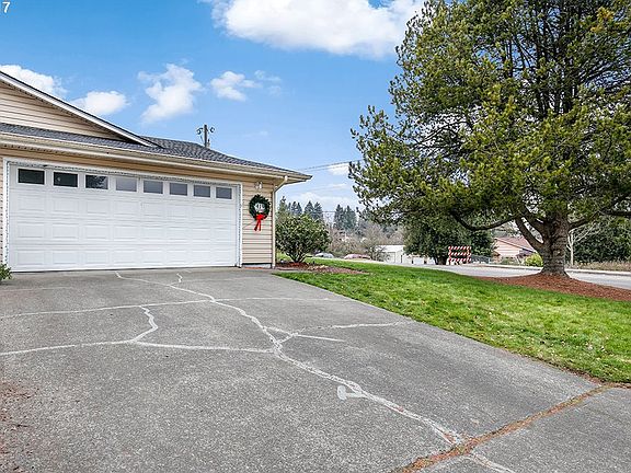 3rd image of 2419 NE 49th St