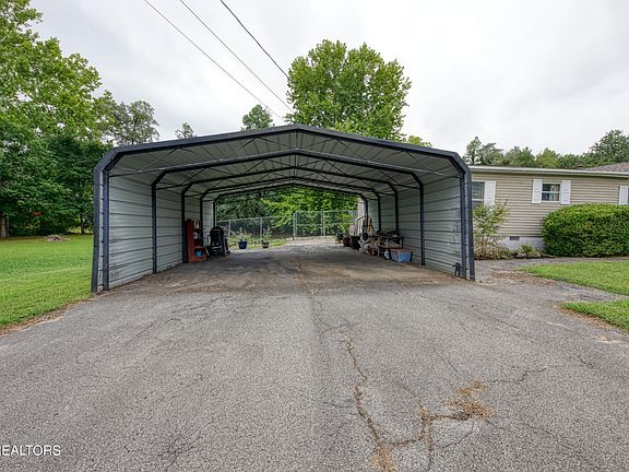 3rd image of 112 Brownlow Dr