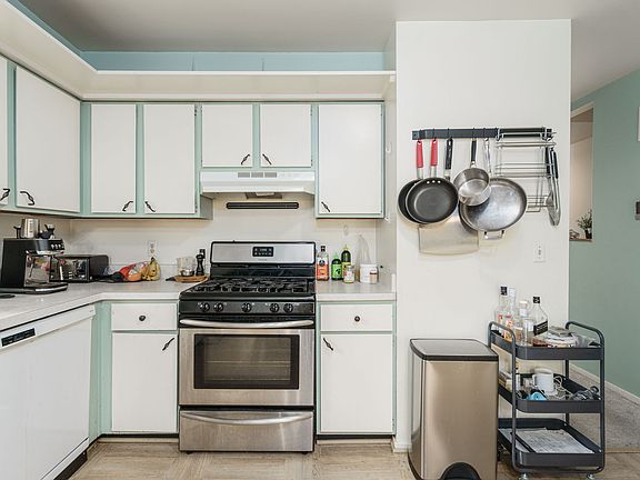 4th image of 810 Miller Ave