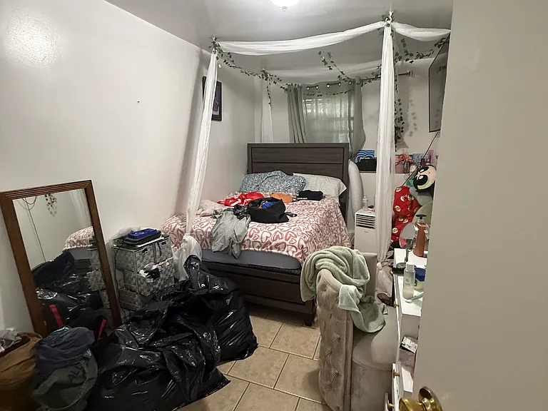 568 Hart St #1 — Photo 8