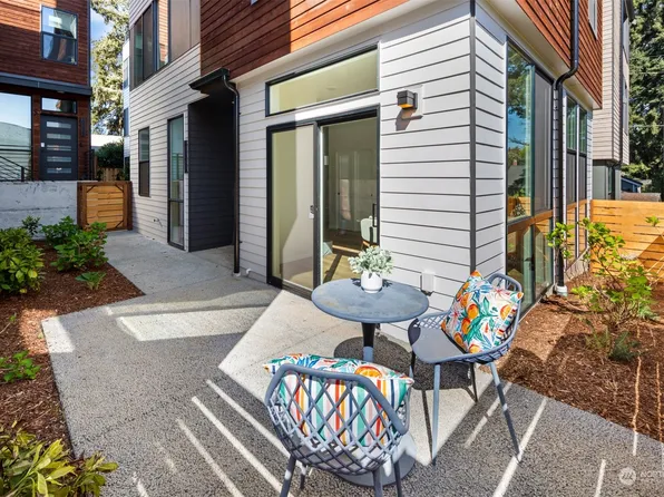 10036 C Stone Avenue N, Seattle, WA 98133