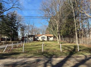 1460 Gravel Ridge Dr, Rochester Hills, MI 48307