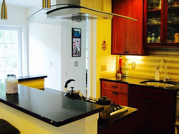 5th image of 2032 Illinois St
