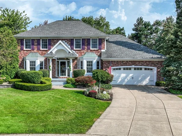 5450 Pebble Beach Dr, Hamburg, NY 14075