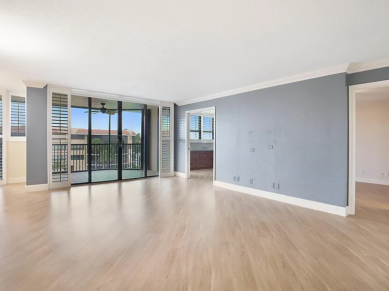 800 Jeffery St #409 — Photo 11