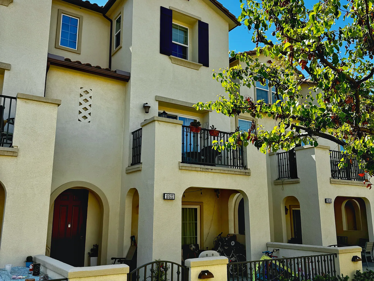 4 bed, 1924 sqft, $4,500 — Photo 2