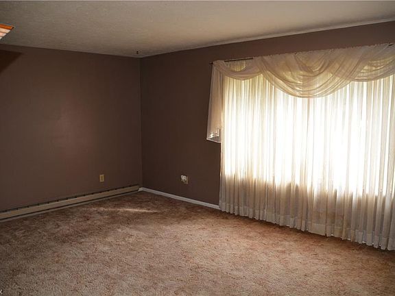 3rd image of 572 Robinwood Ave