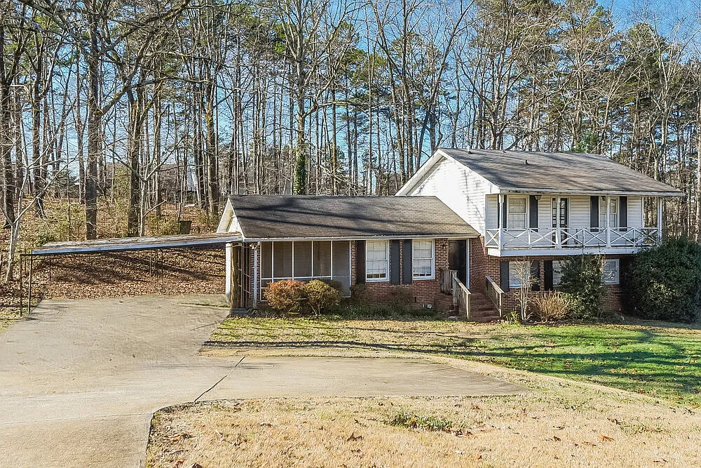 4 bed, 3.0 bath, 2352 sqft, $2,420 — Photo 1