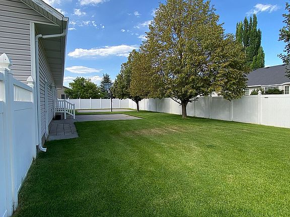 3rd image of 401 S Teton Ave