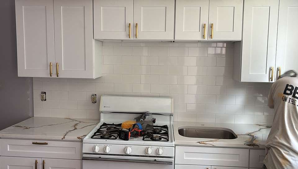 1st image of 6016 Larchwood Ave #1