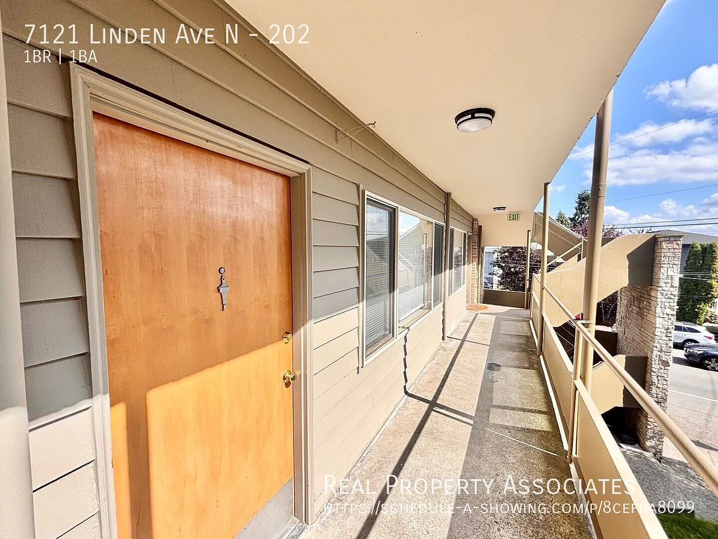 Spacious 1-Bedroom Close to Green Lake! — Photo 2