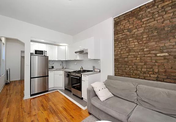 2nd image of 453 W 47th St APT 2R