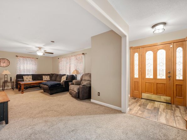 6682 N Woodlawn Dr, Montpelier, IN 47359