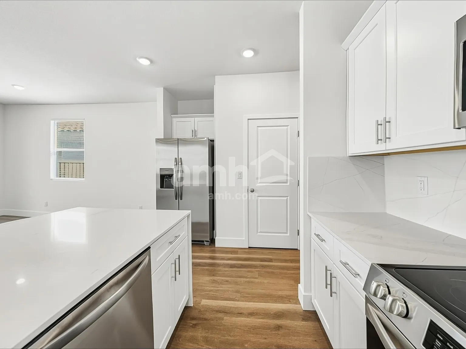 3 bed, 2.5 bath, 2040 sqft, $2,410 — Photo 4