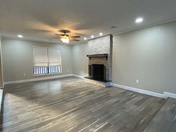 3rd image of 2333 NE 35th St