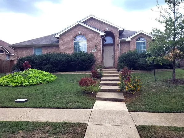 106 Glacier Ln, Cedar Hill, TX 75104