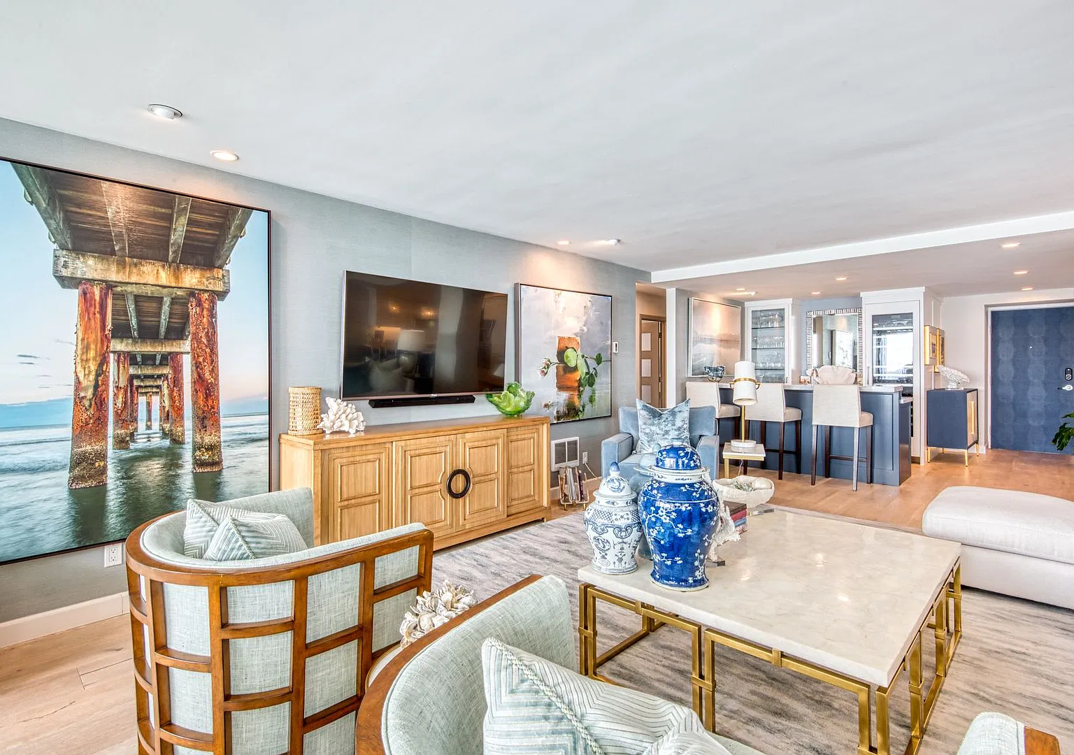 Live Within A Postcard - An Extraordinary Waterfront Residence On The Newport Bay — Photo 4