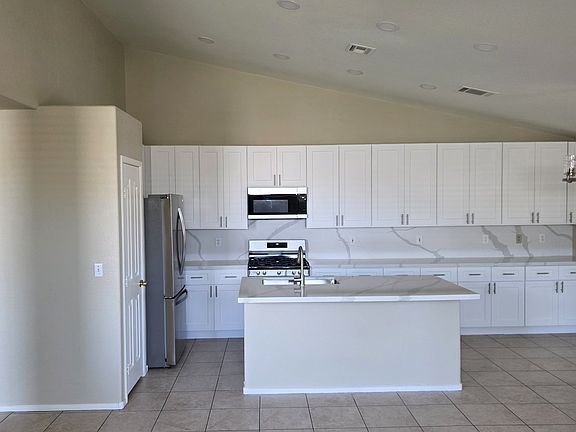 5th image of 1074 Flatfoot Ave