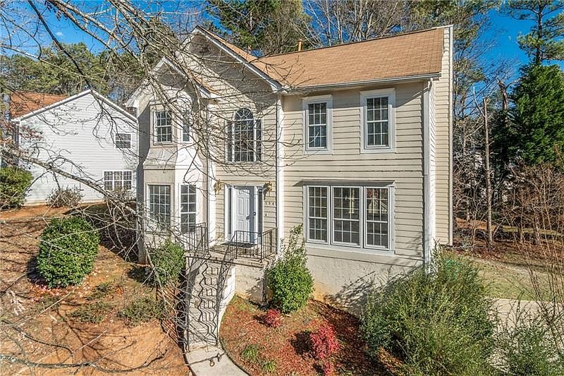 1st image of 554 Lone Oak Dr