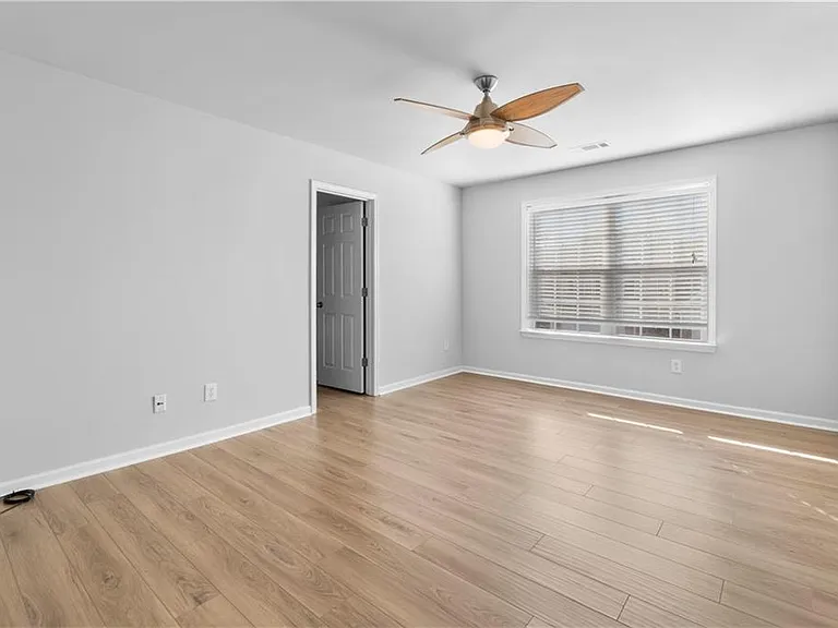 578 Briarhurst Ct — Photo 12