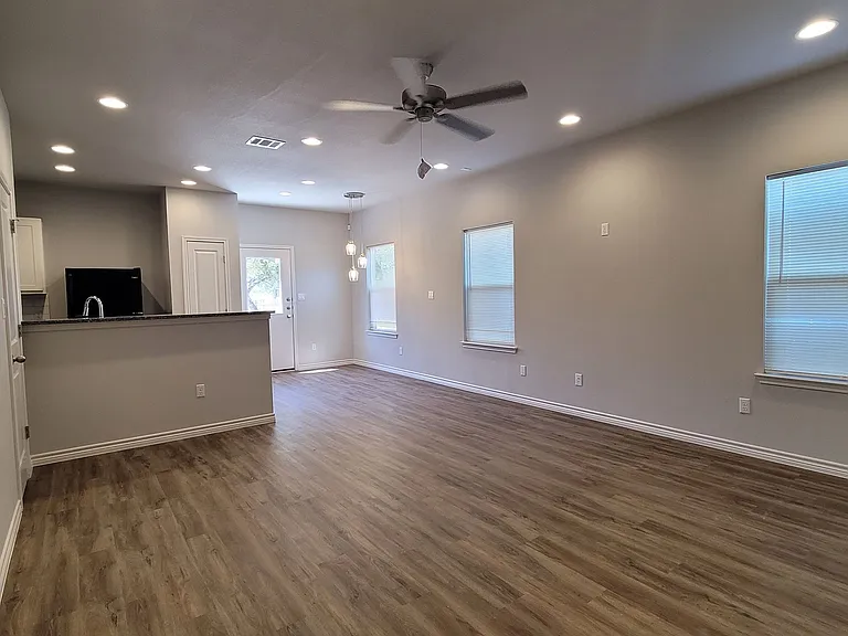104 Peruna Dr — Photo 2
