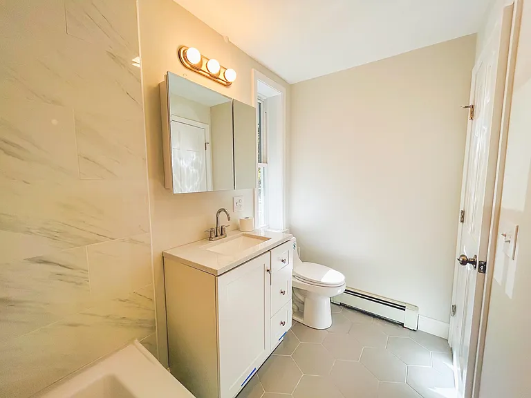 27 Waverly St #1 — Photo 6