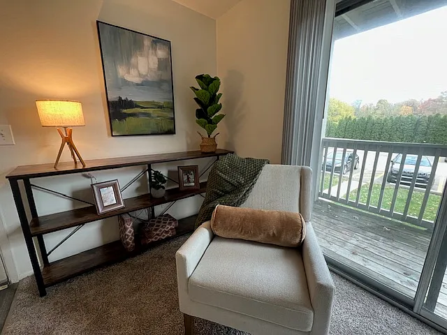 Lexington Manor Apartments — Photo 18