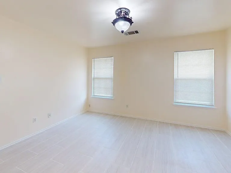 1325 Darjeeling Dr — Photo 9