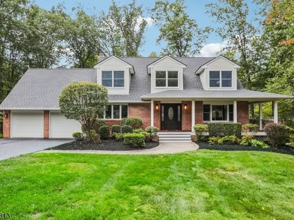 105 Oakdale Rd, Chester Boro, NJ 07930